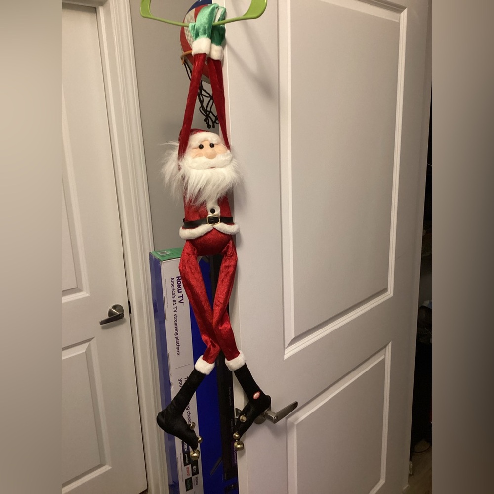 VTG GEMMY PLUSH HANGING SANTA SINGS JINGLE BELLS Works.